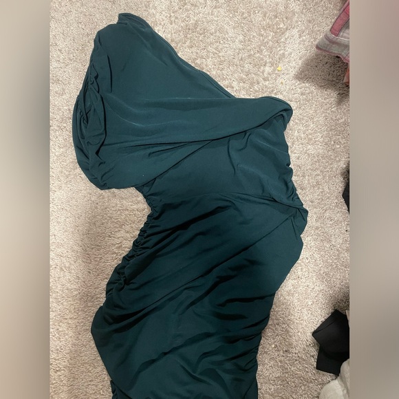 Pretty Little thing size 8 emerald green one shoulder midi dress - Picture 2 of 3